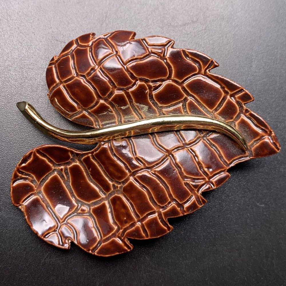 Signed Ultra Leaf Brooch Pin Brown Enamel Gold Tone Fall Autumn Vintage